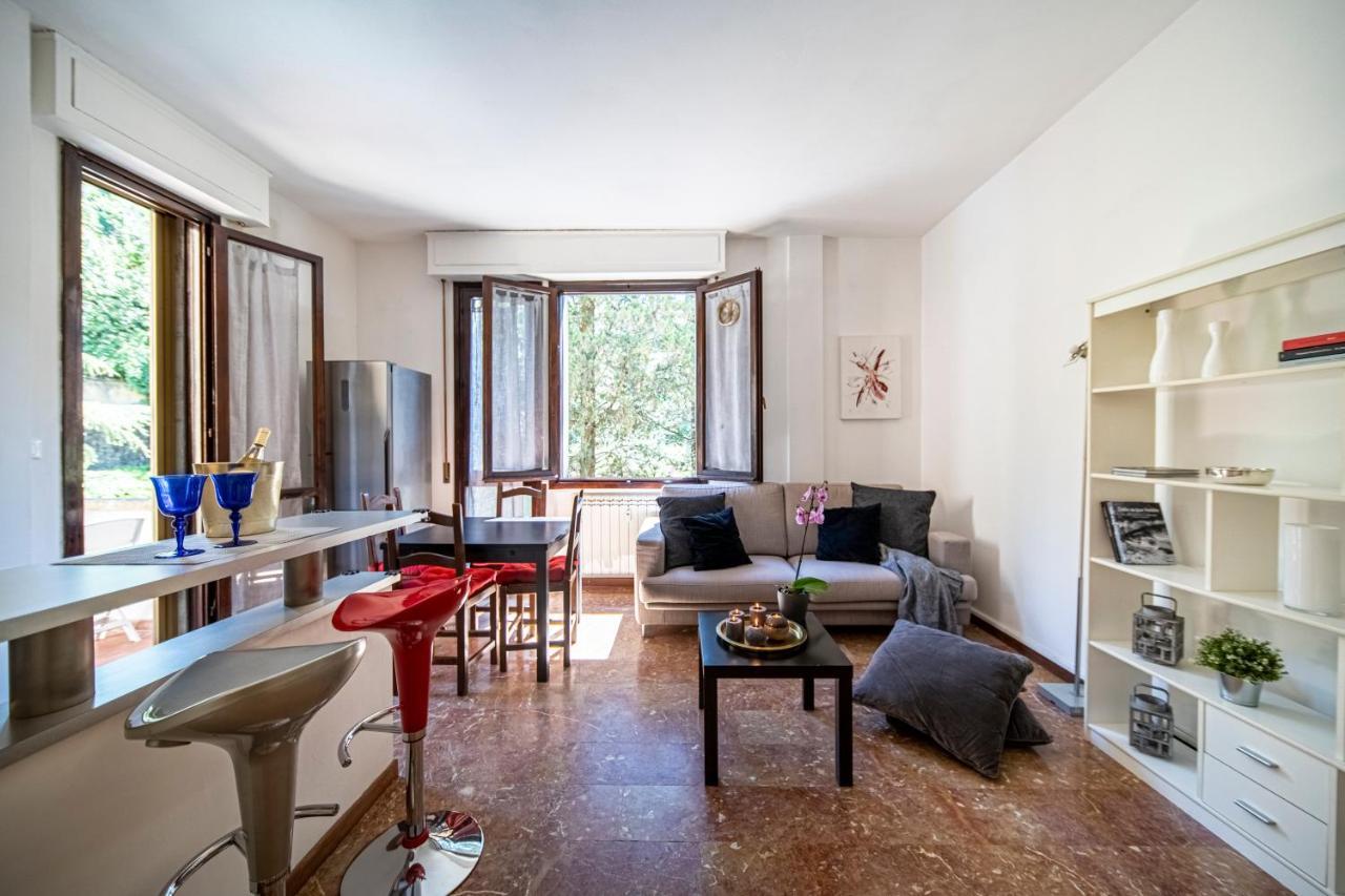 Cozy Roman Apartment With Parking Флоренция Экстерьер фото