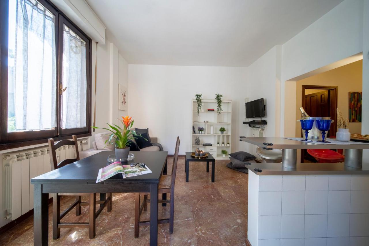 Cozy Roman Apartment With Parking Флоренция Экстерьер фото
